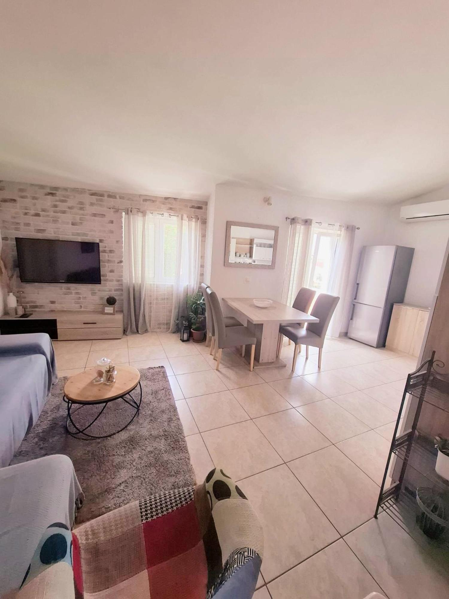 Apartman Simun Apartment พรีมอชเตน ภายนอก รูปภาพ